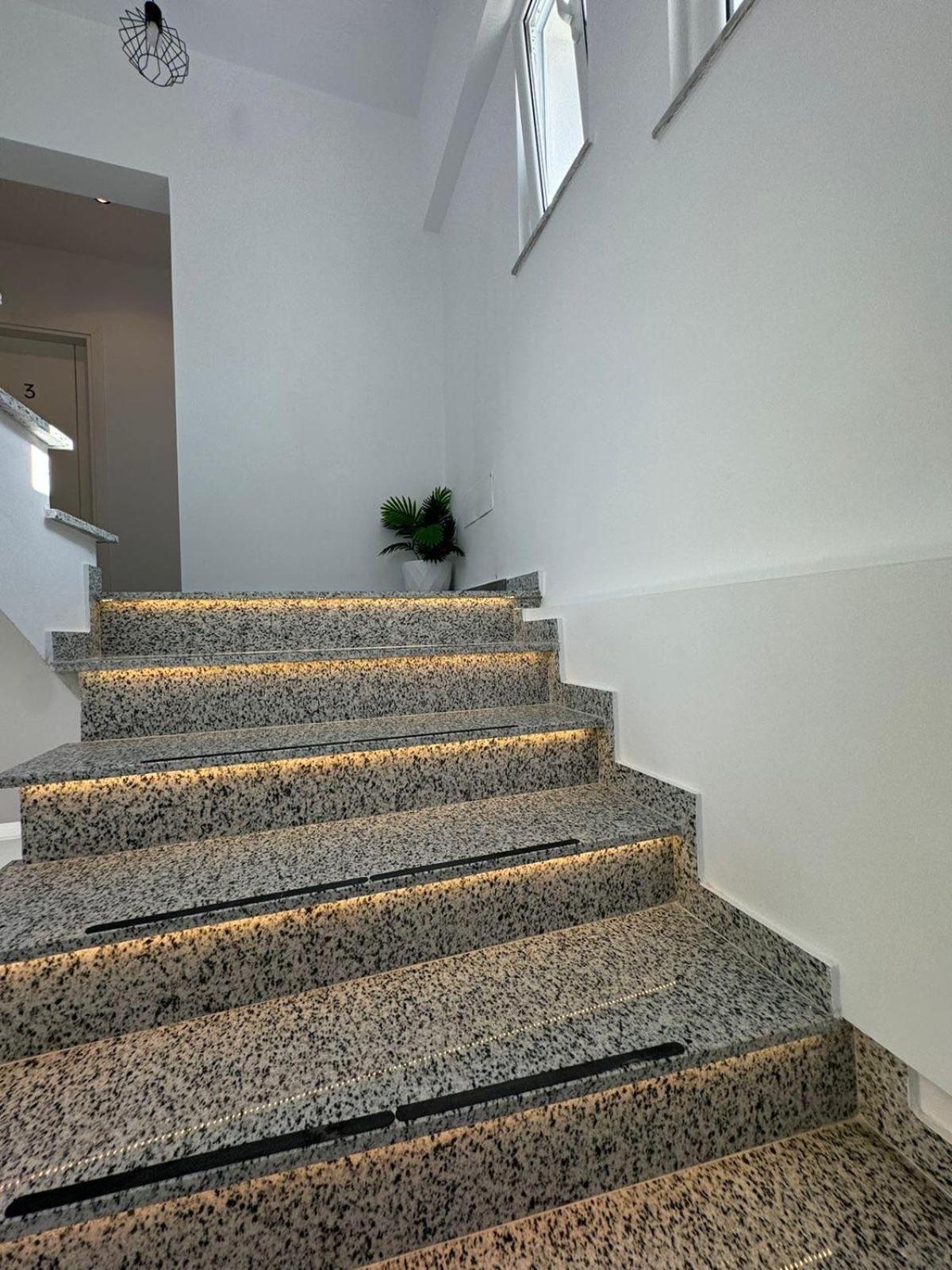 Noya Suites Sr Sarandë Esterno foto