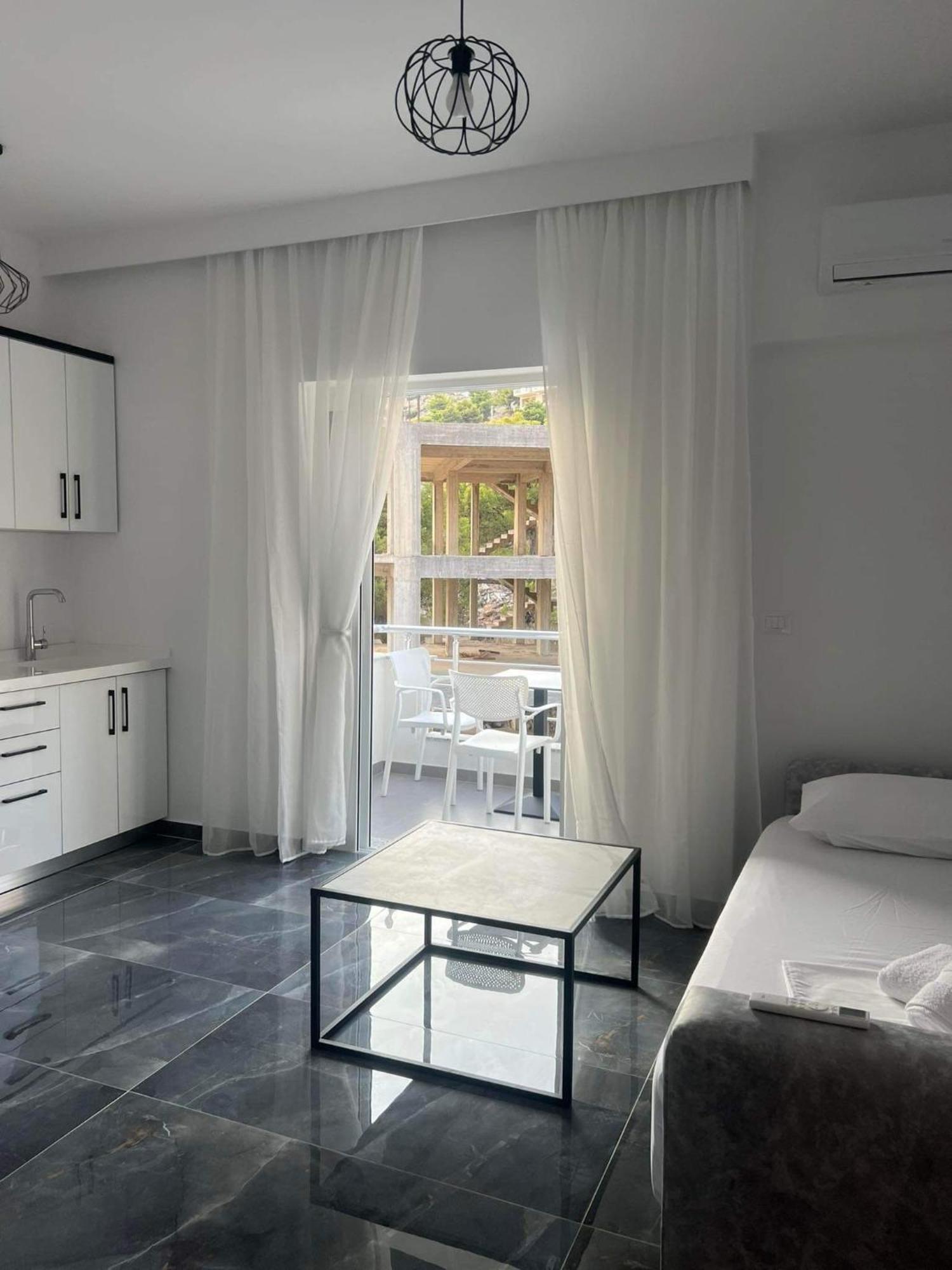 Noya Suites Sr Sarandë Esterno foto